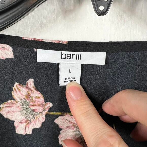 Bar III black and pink Floral-Print Wrap Dress. Size L - Picture 6 of 9